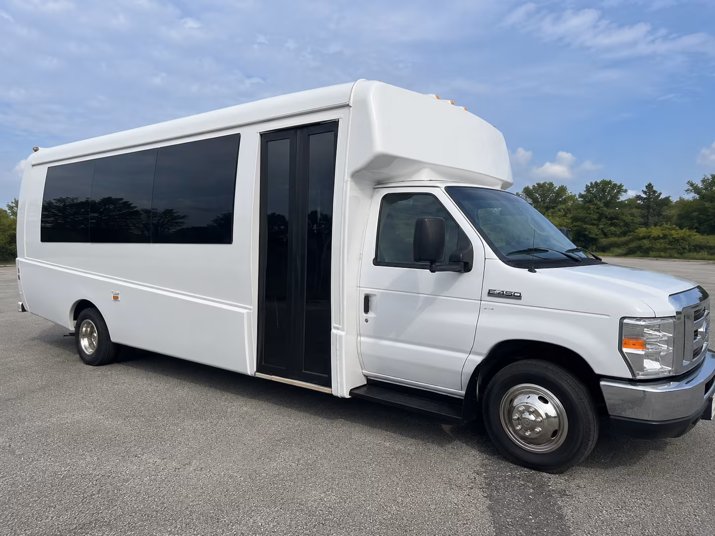 find your newport news quinceanera sweet 16 party bus